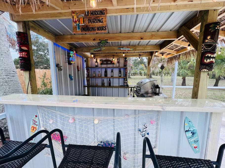 Peachland Getaway With Pool And Tiki Bar Villa Port Charlotte Exterior photo