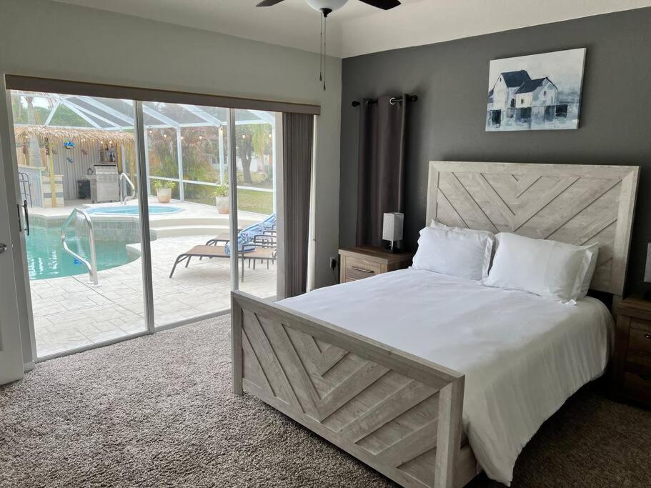 Peachland Getaway With Pool And Tiki Bar Villa Port Charlotte Exterior photo
