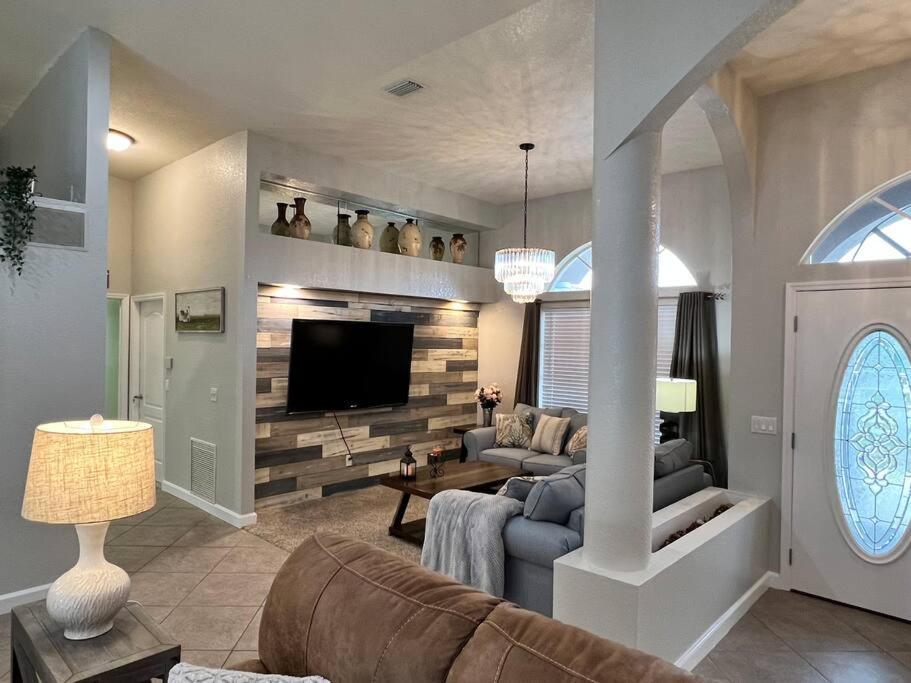 Peachland Getaway With Pool And Tiki Bar Villa Port Charlotte Exterior photo